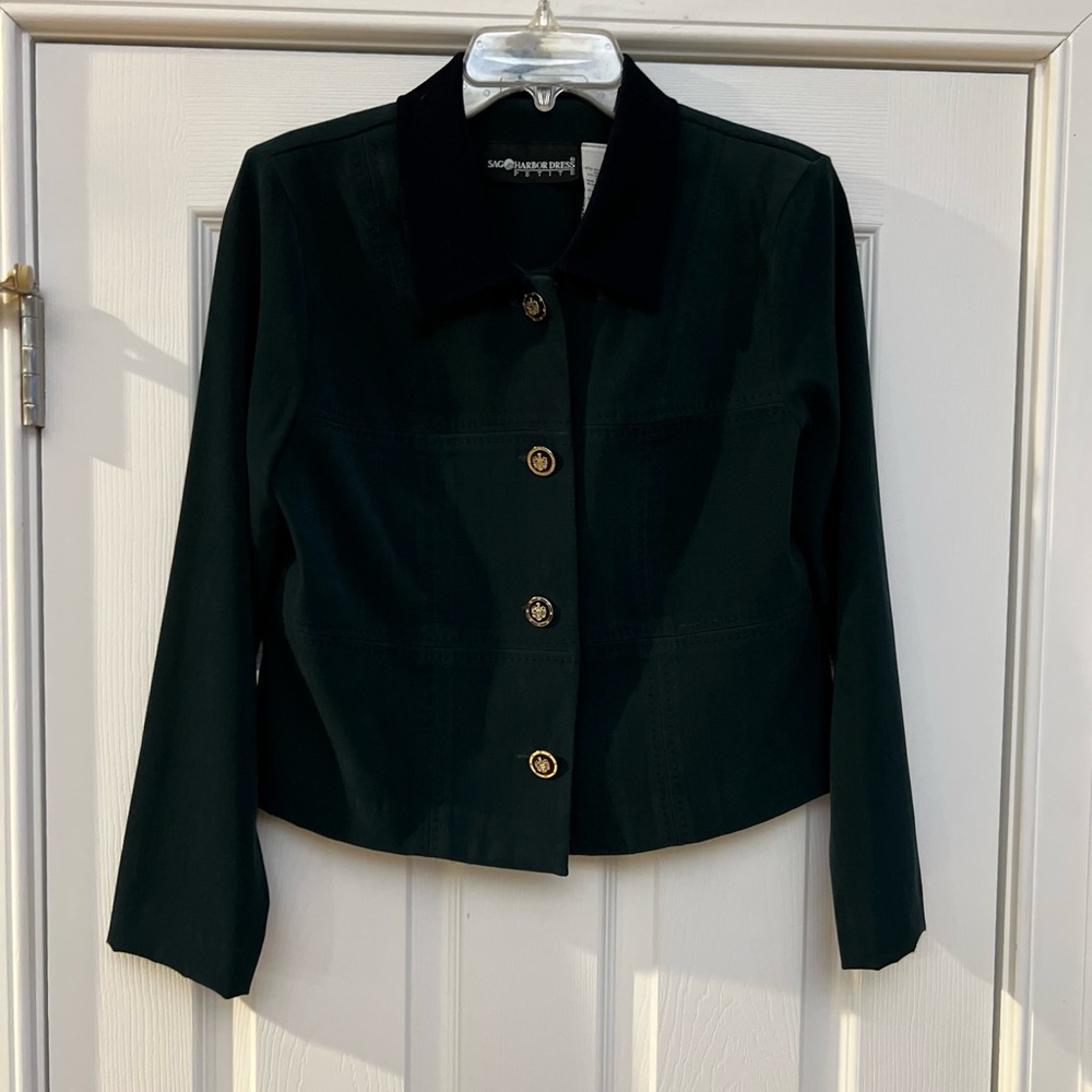 Ladies Size 8P  "Sag Harbor" Jacket with Gold Buttons GUC ❤️